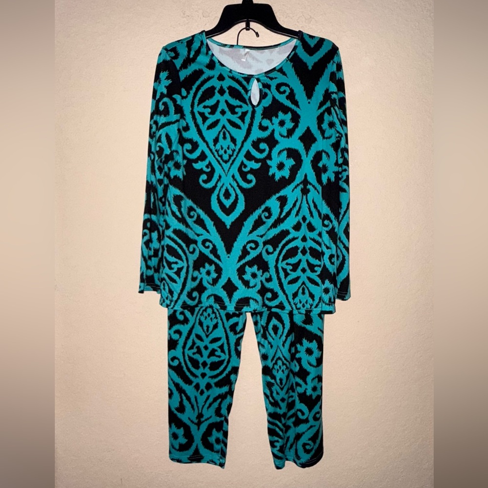 Elegant Stunning 2pice Pajama Shirt With Matching Pants- BNWOT